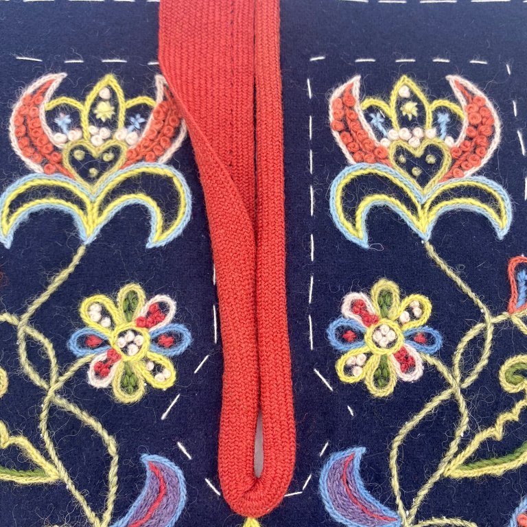 Finish by slip stitching the binding on the wrong side.