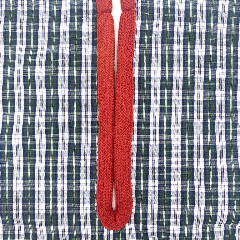 It‘s good to secure the binding at the top of the slit by wrapping the thread it around the binding.