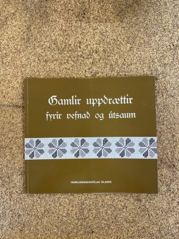 Gamlir uppdrættir fyrir vefnað og útsaum 