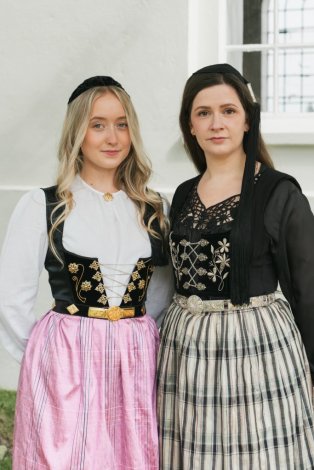 Sta&eth;festingagjald - &THORN;j&oacute;&eth;b&uacute;ningasaumur kvenna &aacute; Hallormsta&eth; 