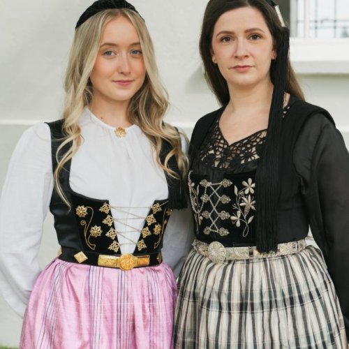 Sta&eth;festingagjald - &THORN;j&oacute;&eth;b&uacute;ningasaumur kvenna &aacute; Hallormsta&eth; 